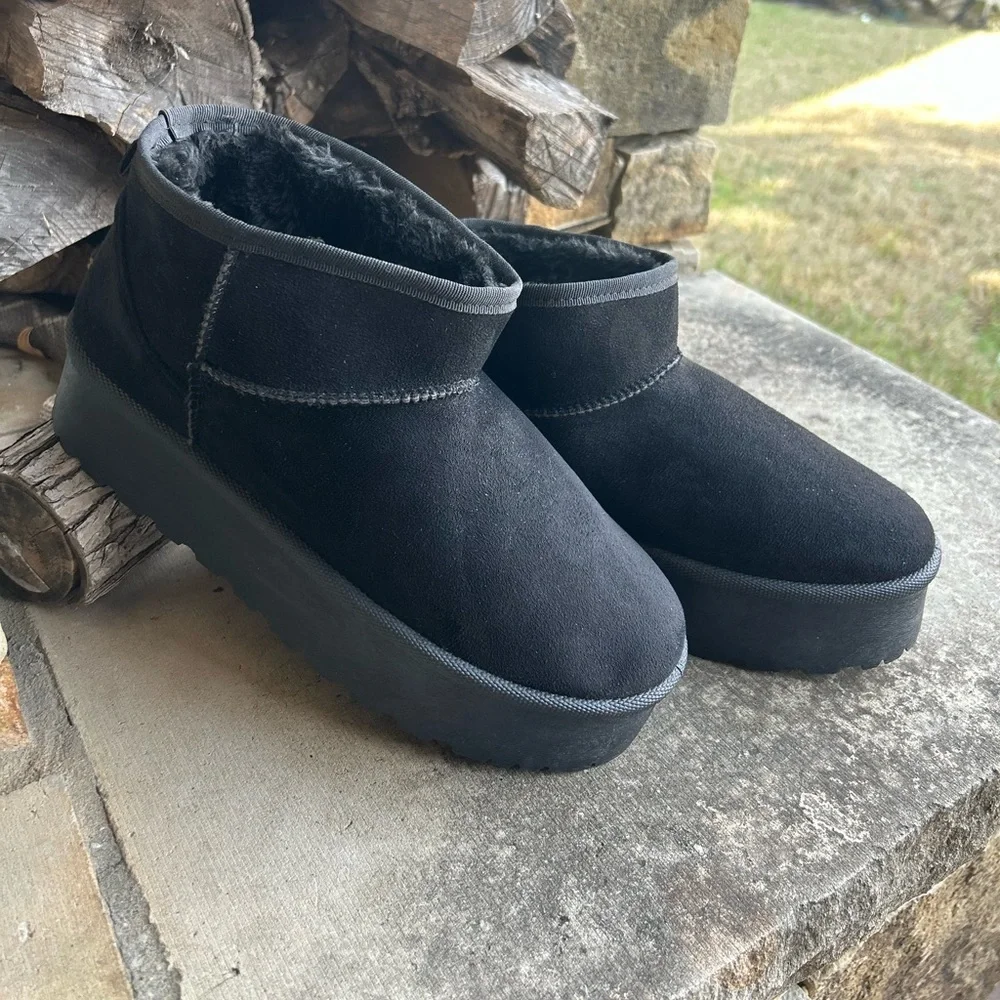 Mudd Platform Black Fur-Lined Boots Mini Shortie Gothic Emo boots Sz-10. T